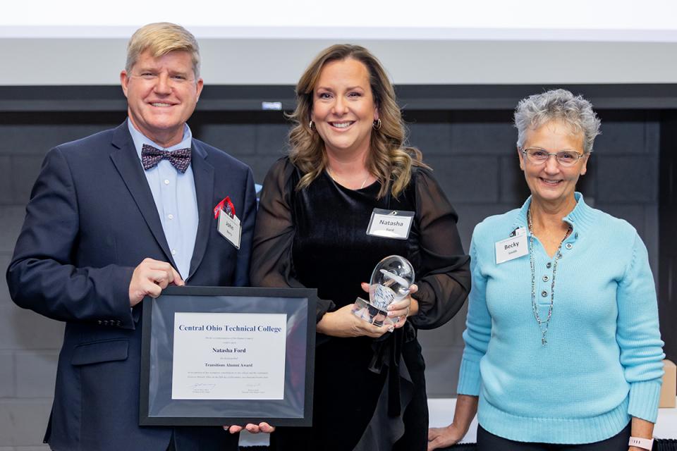 Natasha Ford stands with COTC President John Berry and COTC Alumni Council President Becky Smith after receiving the Transitions Alumni Award.