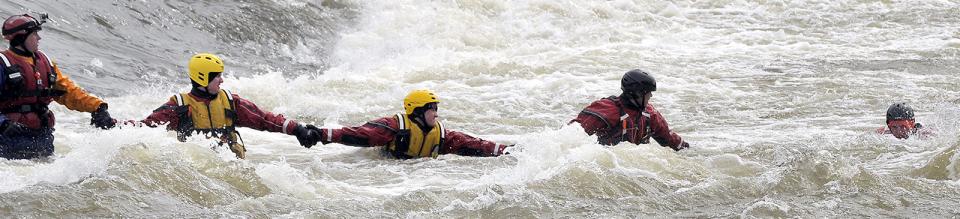 Water rescue with human chain